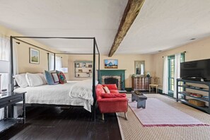 4 slaapkamers, een strijkplank/strijkijzer, beddengoed