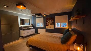 1 slaapkamer, een strijkplank/strijkijzer, wifi, beddengoed