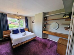 2 bedrooms, iron/ironing board, WiFi, bed sheets - City SuperHost Stunning Home from Home (Wythenshawe)