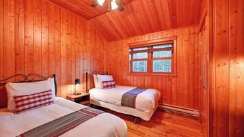 4 多间卧室、办公桌、WiFi、床单