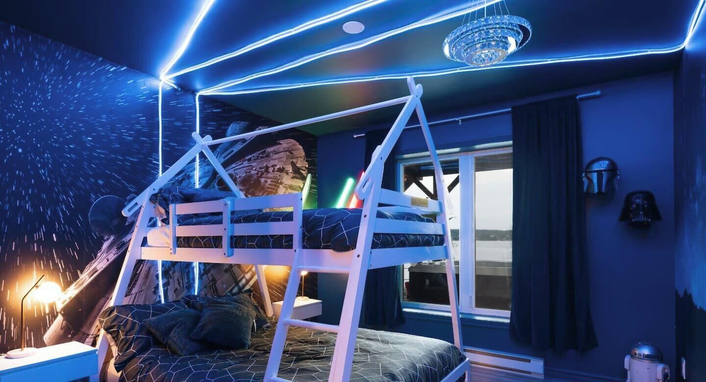 6 makuuhuonetta, työpöytä, Wi-Fi, vuodevaatteet