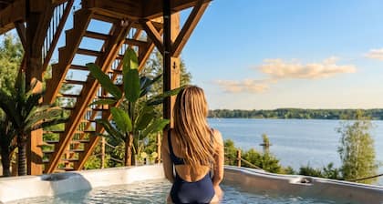 Hollywood / Spa, Billiards, Games / 18 Guests