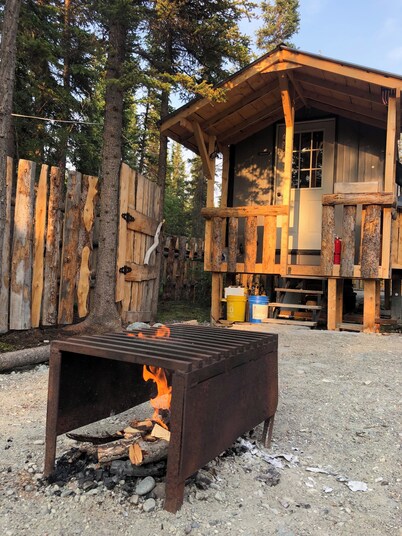 Kenny Lake Cabin 25 miles from famous Copper River fish in Chitina! Pets ok!