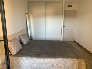 1 bedroom, free WiFi, bed sheets