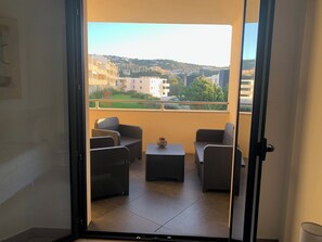 Interior - Large, quiet T2 (52m²) with terrace. Private parking, beach & shops on foot (Grosseto-Prugna)