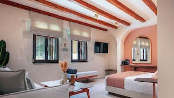 In-room safe, soundproofing, iron/ironing board, free WiFi