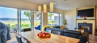 Phénicia House | Waterfront view
