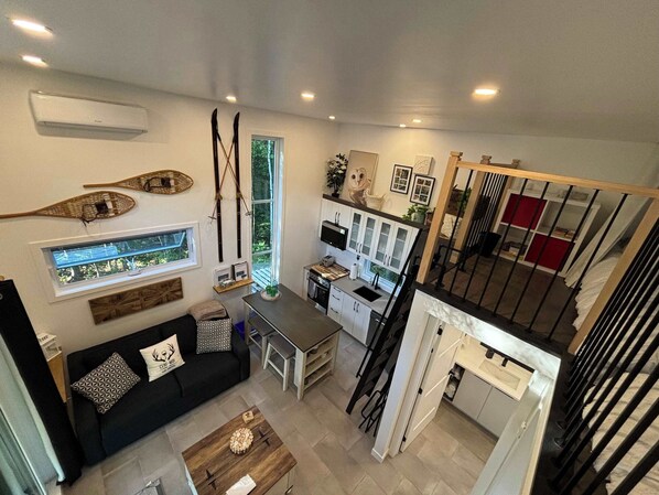 TV, fireplace, stereo - Spa - Chalet Sur Les Sentiers du Pic-Bois (Adstock)