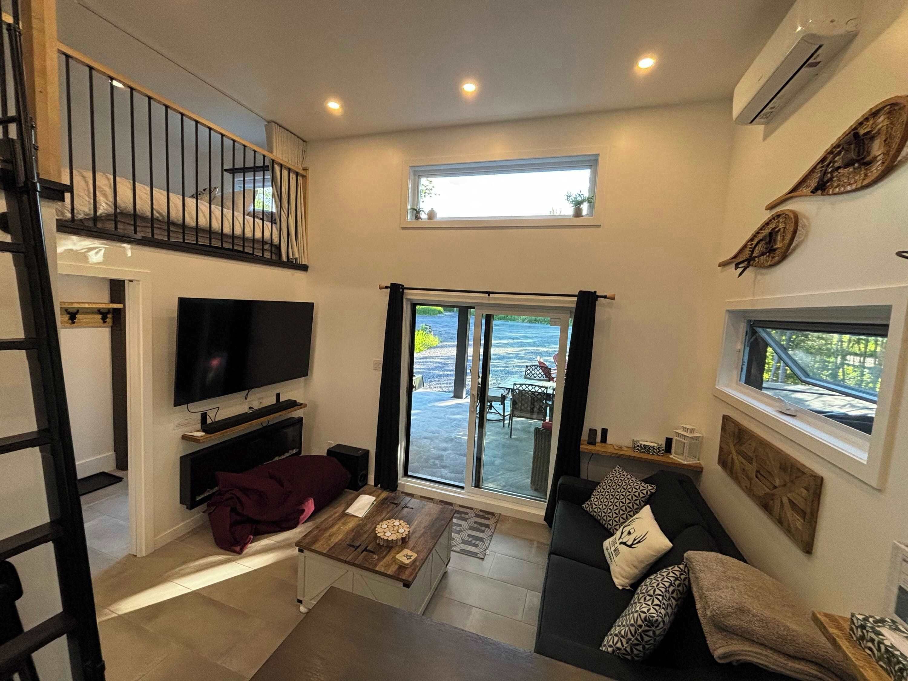 TV, fireplace, stereo