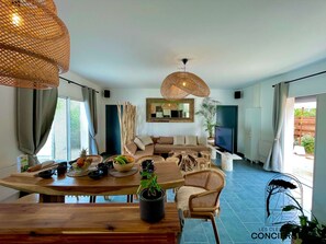 TV - Magnificent villa / Close to the beach (Saint-Denis-d’Oléron)