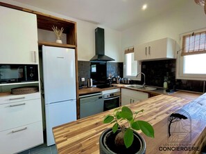 Fridge, microwave, oven, stovetop