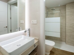 Hair dryer, towels, soap, toilet paper - Apartamentos LA Fuensanta B (Córdoba)