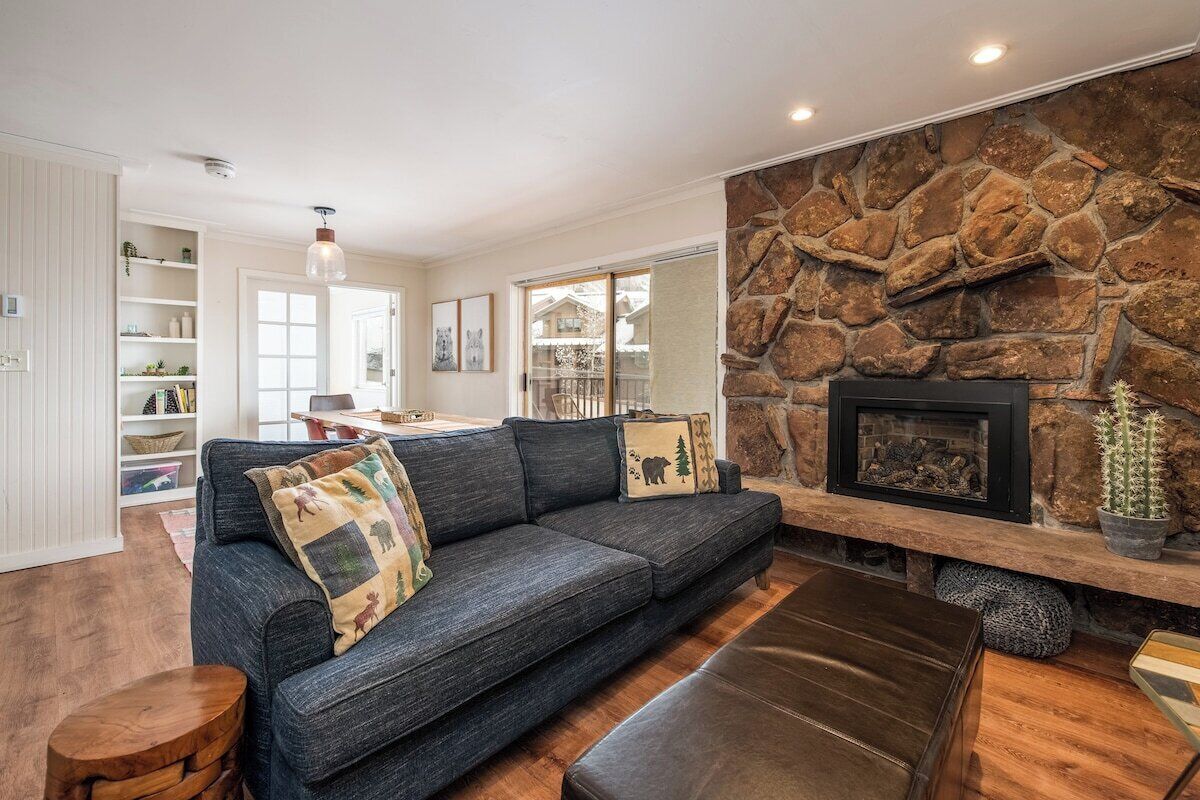 TV, fireplace, offices