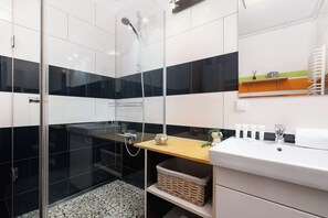 Apartment, 1 Bedroom, Kitchen | Bathroom