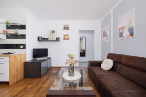 Apartment, 1 Bedroom, Kitchen | 1 bedroom, bed sheets - Działkowa Apartment Chorzów by Renters (Chorzow)