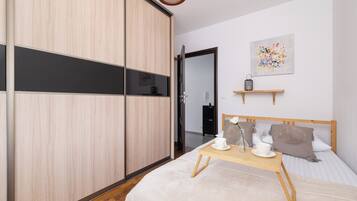Apartment, 1 Bedroom, Kitchen | 1 bedroom, bed sheets
