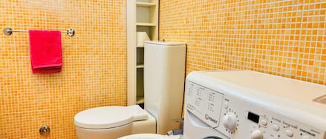 Apartment, 1 Bedroom, Balcony | Bathroom