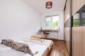 1 bedroom, desk, iron/ironing board, WiFi
