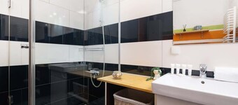 Modern Apartment for 4 persons | Work desk, WiFi