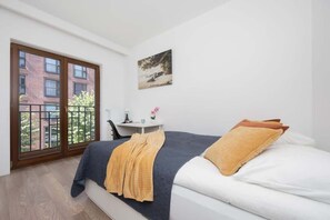 1 bedroom, desk, iron/ironing board, WiFi - Sierakowskiego 4 | Contemporary Apartment | WiFi (Warszawa)