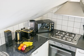 Fridge, microwave, oven, electric kettle - Cosy 1-bedroom apartment in beautiful location in London with WiFi and Netflix (London)
