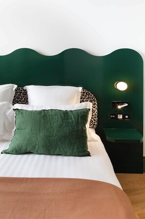 3 bedrooms, travel crib, WiFi, bed sheets - A Lavish 3-BR/3BA with Services in Saint-Germain (Paris)