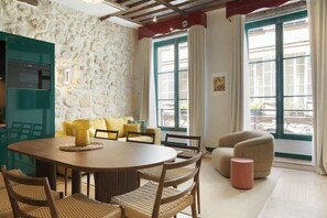 Dining - A Lavish 3-BR/3BA with Services in Saint-Germain (Paris)