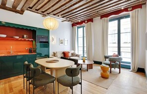 Interior - A Picturesque 2-BR/2-BA w. Services in St-Germain (Paris)