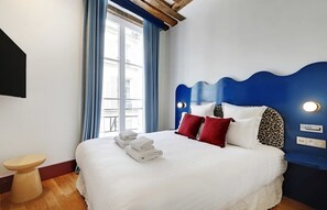 2 bedrooms, travel crib, WiFi, bed sheets - A Picturesque 2-BR/2-BA w. Services in St-Germain (Paris)