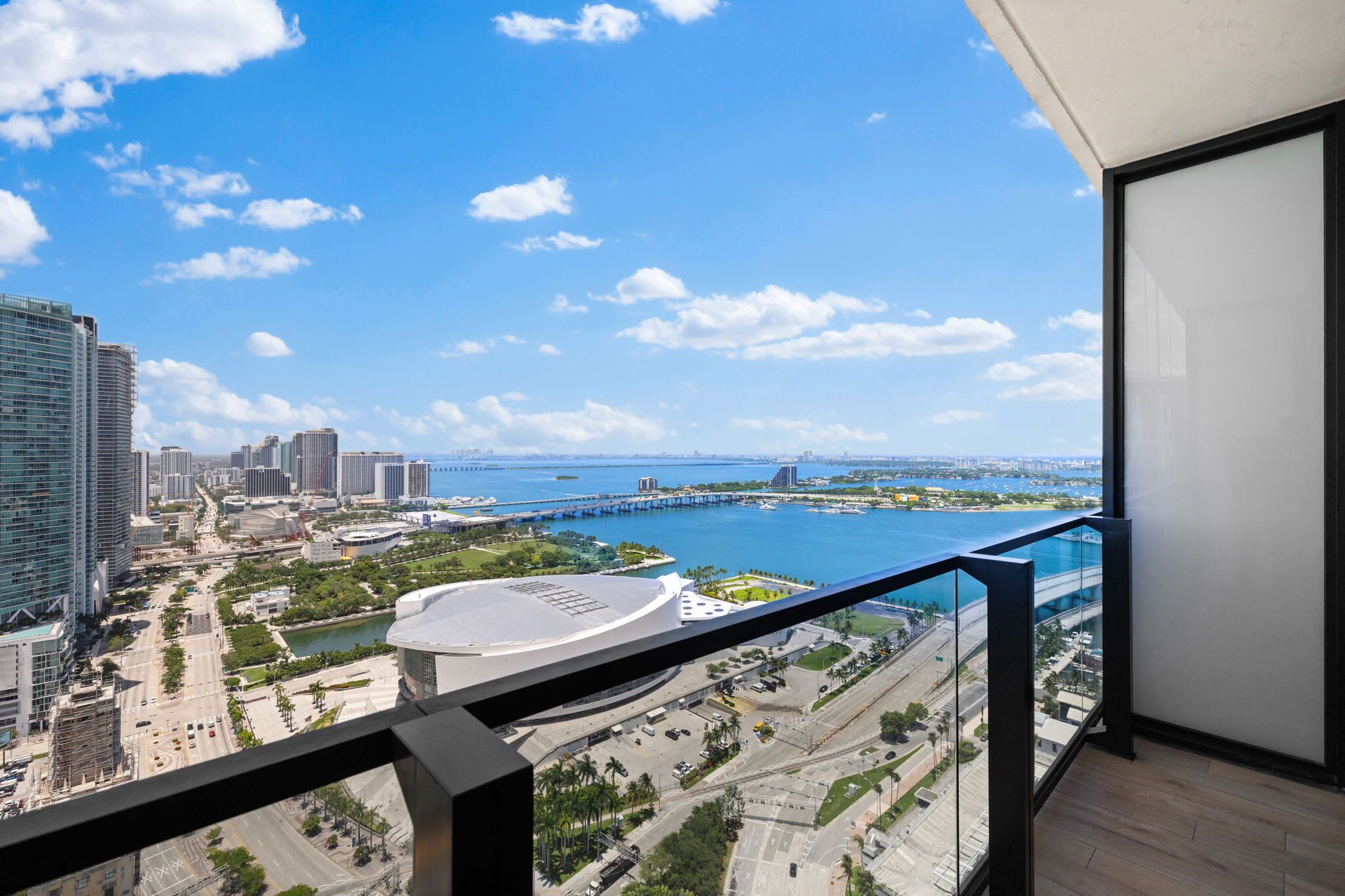 Downtown Studio with Stunning Bay & City Views