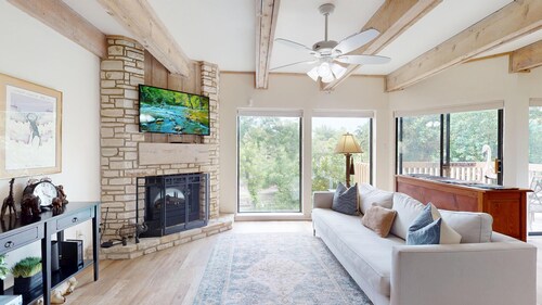 Remarkable Condo, Comal River View! RPS 104 : Free Tubes with Rental!