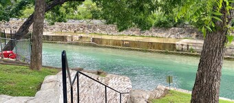 Remarkable Condo, Comal River View! RPS 104 : Free Tubes with Rental!