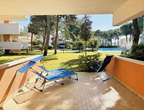 Property grounds - Flat with patio overlooking the pool (Bibione)