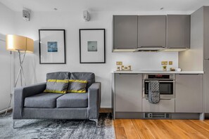 Apartment, 1 Bedroom, Non Smoking, Kitchenette | Living area