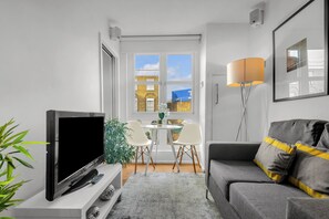 Interior - Classic One Bedroom Apartment in Camden (London)