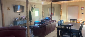 Awesome Private Cabin on 600 acre farm bordering JOE WHEELER STATE PARK!