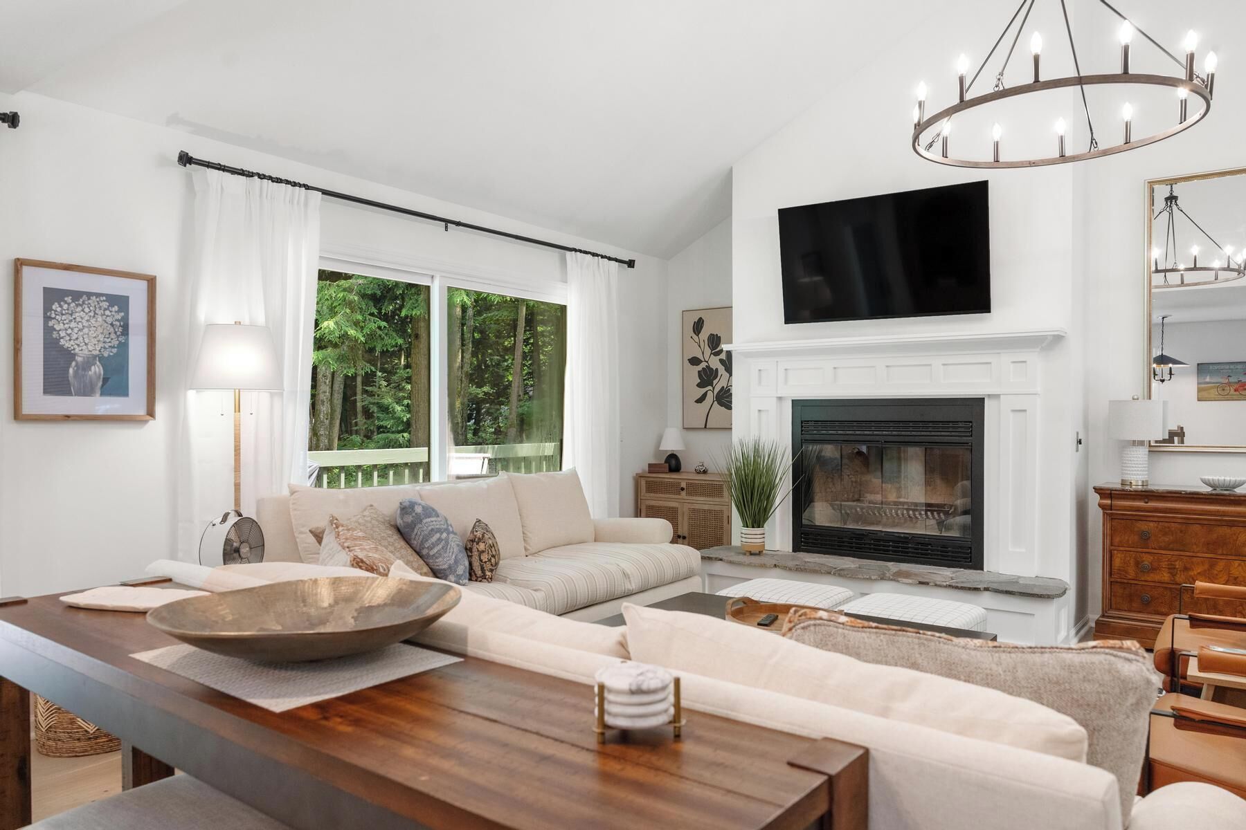 Smart TV, fireplace, table football