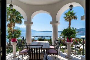 Outdoor dining - Private Beach, Full Sea View, Villa Garden Beach (Herseg Novi)