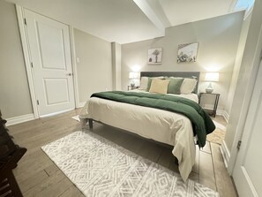 2 bedrooms, desk, iron/ironing board, WiFi