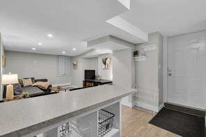 Televisión y chimenea 