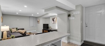 Cosy Guest Suite Near Shops, Transit, Hwy and GO