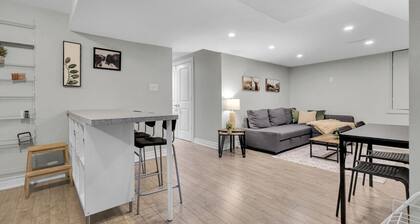 Cosy Guest Suite Near Shops, Transit, Hwy and GO