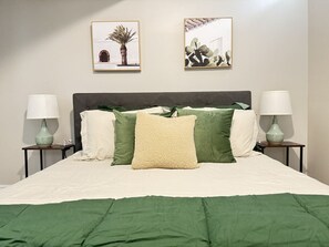 2 bedrooms, desk, iron/ironing board, WiFi