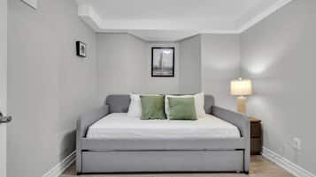 2 bedrooms, desk, iron/ironing board, WiFi
