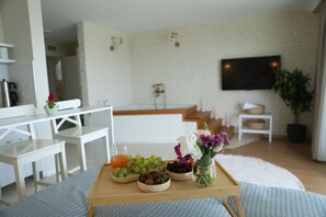 Romantische tweepersoonskamer | Een bureau, geluiddichte muren, gratis wifi, beddengoed