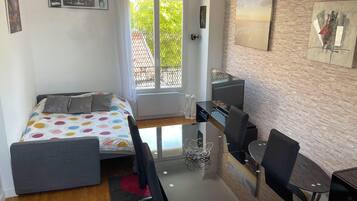 1 bedroom, iron/ironing board, travel cot, WiFi