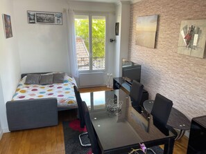 1 bedroom, iron/ironing board, travel cot, WiFi