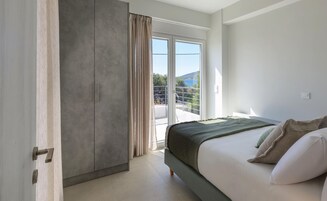 Tabla de planchar con plancha, wifi gratis y ropa de cama 