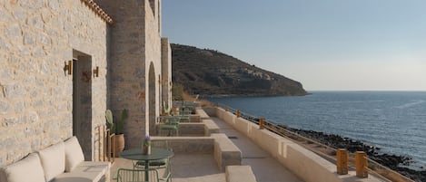 Comfort Room | Terrace/patio