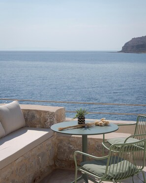 Family Room | Balcony view - Yerma Suites Limeni (East Mani)